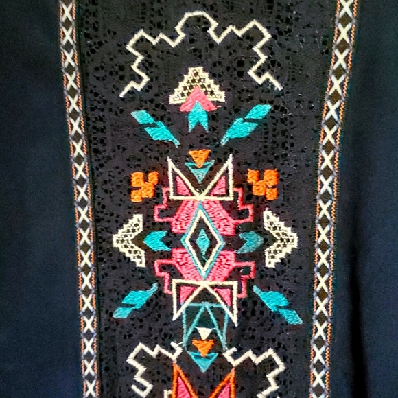 ⭐️ 3/$15 ⭐️ Boho poncho styled top - Picture 2 of 7